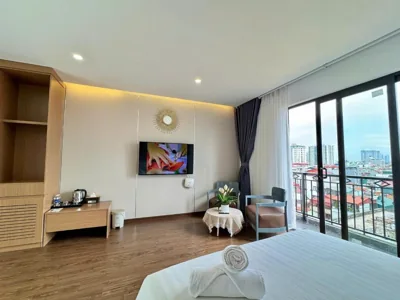 Queen-Zimmer mit Balkon — 22housing Hotel 20 Linh Lang